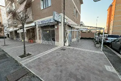 Negozio in affitto, Via Adige, Latina