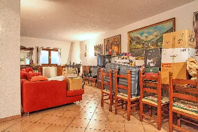 Villa in vendita, Via Ferruccio Pellini, Marchirolo