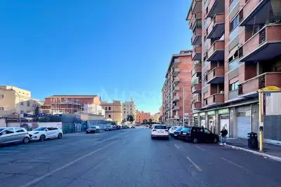 Negozio in vendita, VIA ERENNIO MODESTINO, Roma