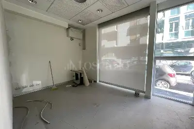 Negozio in vendita, Piazza Andrea Schiavone, Milano