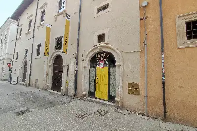 Negozio in affitto, Via Giuseppe Garibaldi, L'Aquila