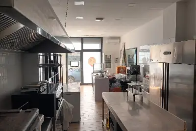 Negozio in vendita, Via Cornalias, Cagliari