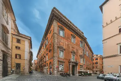 Casa in vendita, Piazza dei Santi Apostoli, Roma