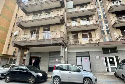 Negozio in affitto, Via Benedetto Croce, Avellino