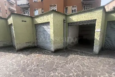 Box in vendita, Via Angelo Inganni, Milano