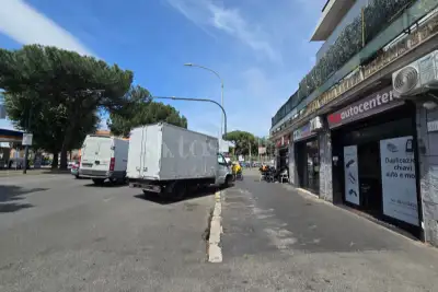 Negozio in vendita, Via Tuscolana, Roma