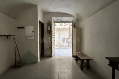 Negozio in vendita, Vicolo Bertolinis, Sassari