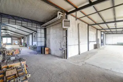 Magazzino in vendita, Via Anglieri, Cantù
