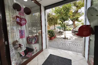 Negozio in affitto, Viale Commenda , Brindisi