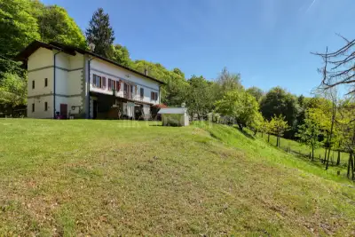 Casa Indipendente in vendita, Via Provinciale, Marchirolo