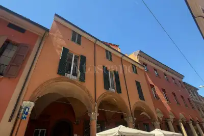 Casa in vendita, Via Castiglione, Bologna