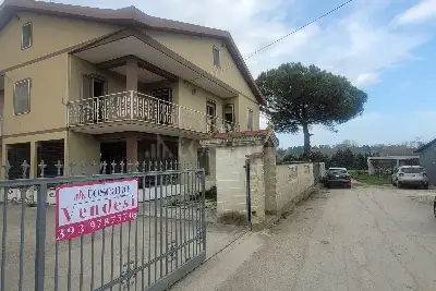 Casa Indipendente in vendita, Via Le Piane, Collecorvino