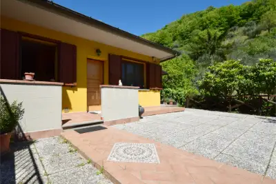 Villa in vendita, Loc. La Casa, Vernio