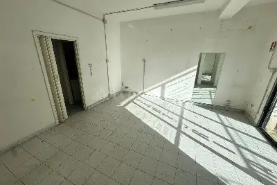 Negozio in affitto, Via dei Baglioni, Roma