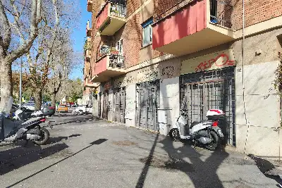Negozio in affitto, Lungotevere degli Inventori, Roma