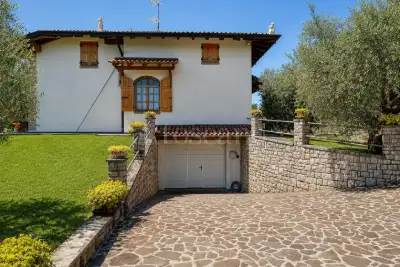 Villa in vendita, Via Pergola, Moniga del Garda
