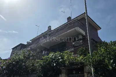 Villino a Schiera in vendita, Via degli Ossoli, Roma