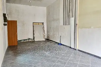 Negozio in affitto, Via Francesco Tedesco, Avellino