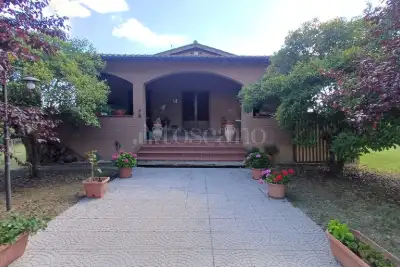 Villa in vendita, Strada del Lucherino, Siena