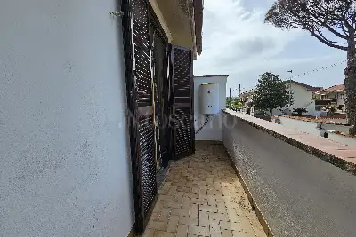 Villino a Schiera in vendita, Via Lago di Como, Pomezia