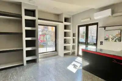 Negozio in affitto, Via Re Manfredi, Atripalda