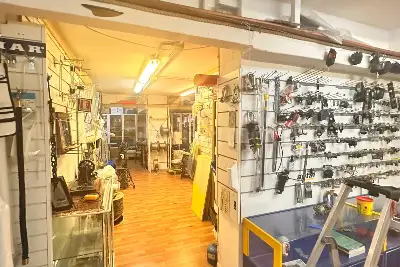 Negozio in vendita, Via Giuseppe Garibaldi, Olbia