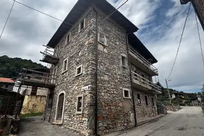 Casa Indipendente in vendita, Via Roma, Cuasso al Monte