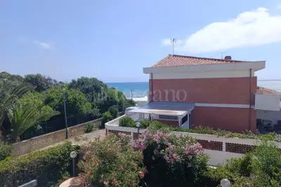 Villino a Schiera in affitto, Via dei Lillà, Anzio