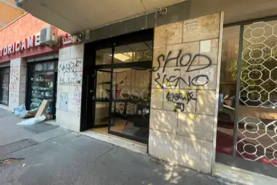 Negozio in affitto, Via Quintilio Varo, Roma