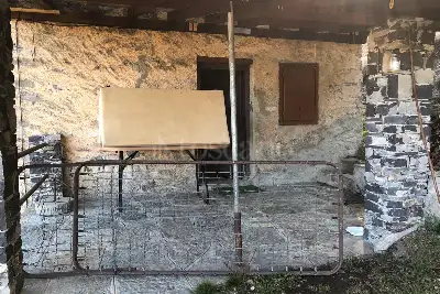 Casa Indipendente in vendita, Località Traversina, Schignano, Schignano