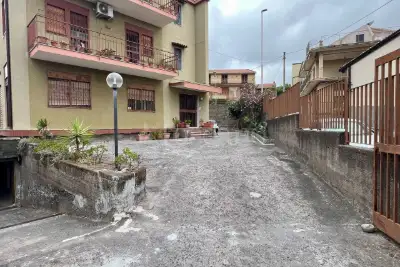 Magazzino in vendita, Via Giovanni Pascoli, Gravina di Catania