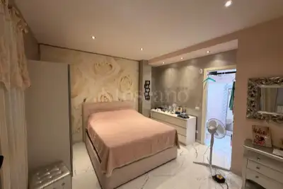 Villino a Schiera in vendita, Via Ipparco di Nicea, Roma