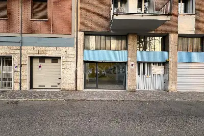 Negozio in affitto, Viale Vittorio Veneto, Modena