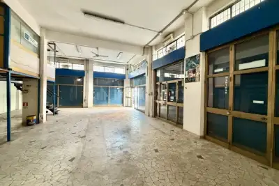 Negozio in vendita, Via Lucio Calpurnio Bibulo, Roma