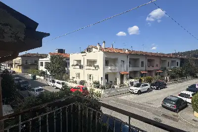 Villino a Schiera in vendita, Via Edmondo de Amicis, Prato