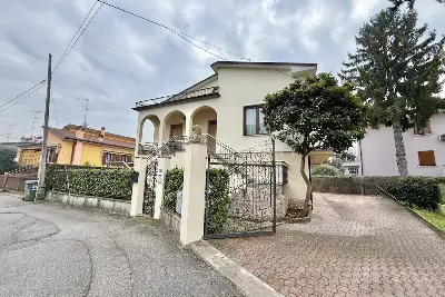 Villa in vendita, Via IV Novembre, Ponti sul Mincio