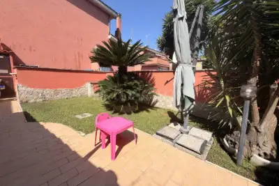 Villino a Schiera in vendita, Viale Enea, Ardea