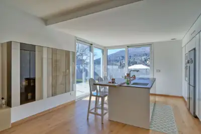 Villa in vendita, Via Dei Motti, Marchirolo