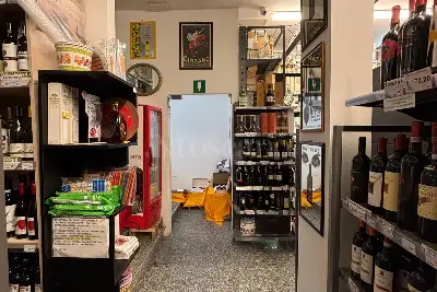 Negozio in vendita, Strada Maggiore, Bologna