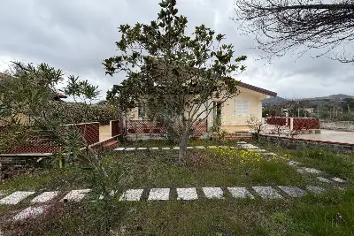 Villa in vendita, Via Enna, Pedara