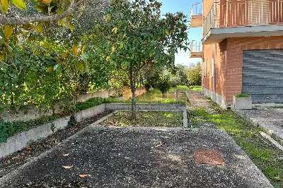 Casa Indipendente in vendita, Via Carife , Roma