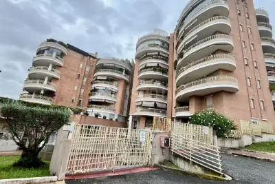 Box in vendita, Via Adriano Tilgher, Roma