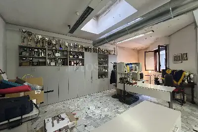 Laboratorio in vendita, Viale Cirene, Milano