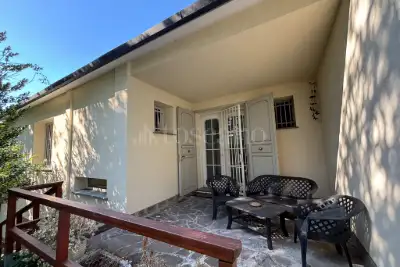 Villa in vendita, Via Montecalvo, Pianoro
