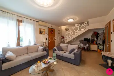 Villino a Schiera in vendita, Via della Chiesa, Prata di Pordenone