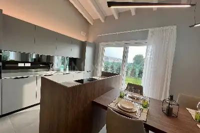 Villa in vendita, Via Montebello, Lonato del Garda