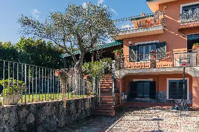 Villa in vendita, Via Lucio Piccolo, Zafferana Etnea