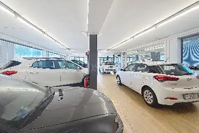 Negozio in vendita, Viale Porto Torres 8, Sassari