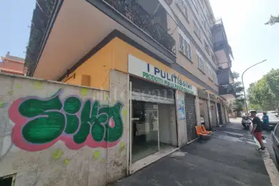 Negozio in affitto, Viale Spartaco, Roma