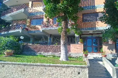 Casa in vendita, Via Quadroni, Roma